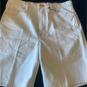 FRAME "le Italien denim Bermuda" off white, cool shaped pockets,LOTS of STYLE😎